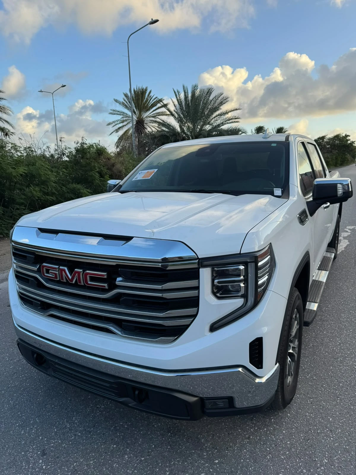 White GMC Sierra pickup delivered in Curaçao